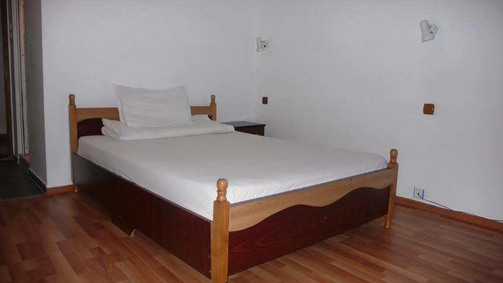 Hotel Uranus Bucharest Luaran gambar